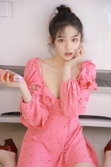 一面亲膜上边奶一个膜边